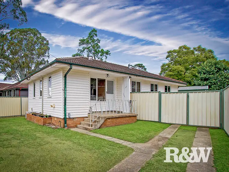 44 Lucena Crescent, Lethbridge Park NSW 2770