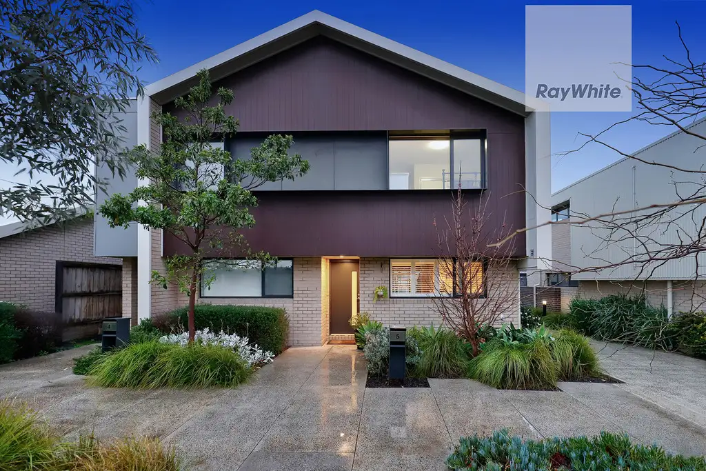 Main view of Homely townhouse listing, 5 Strata Walk, Greenvale VIC 3059