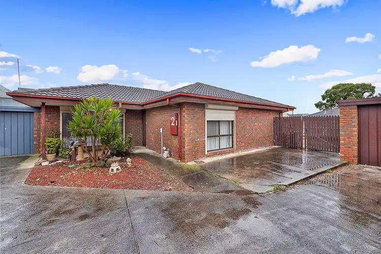 2/5 Normanby Street, Cranbourne VIC 3977