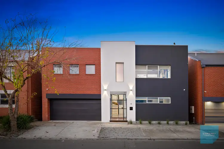 6 Beacon Lane, Caroline Springs VIC 3023