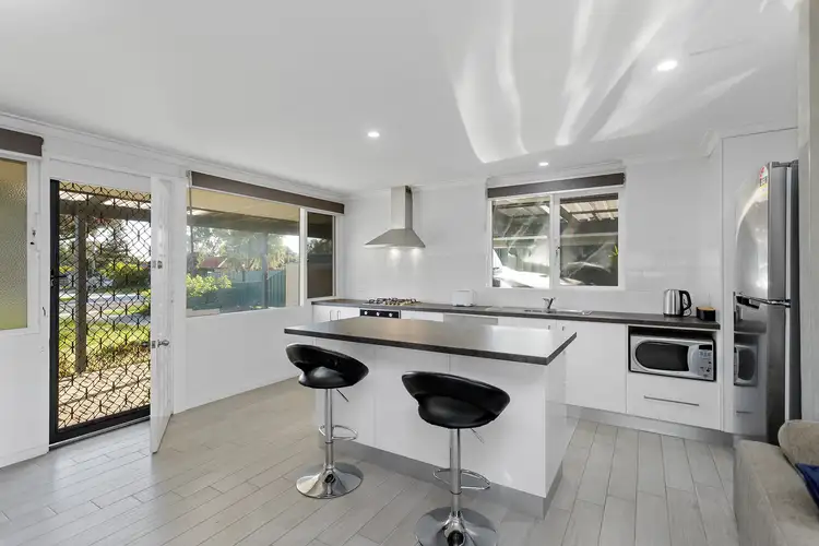 28 Thompson Drive, Wanneroo WA 6065