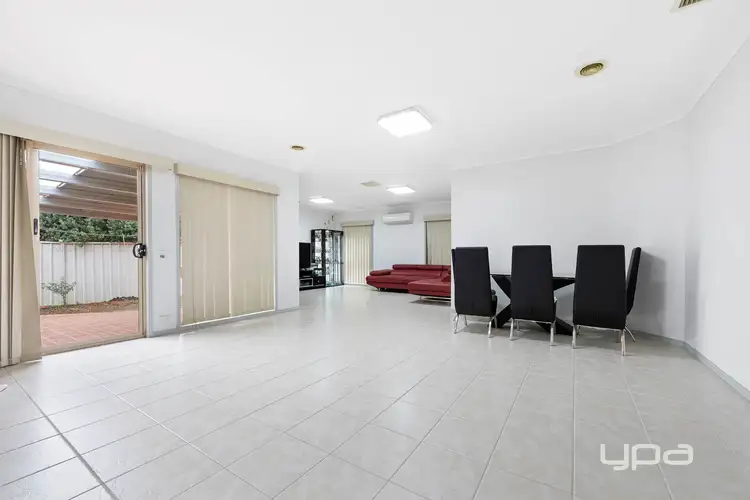 Fourth view of Homely house listing, 3 Elphinstone Way, Caroline Springs VIC 3023