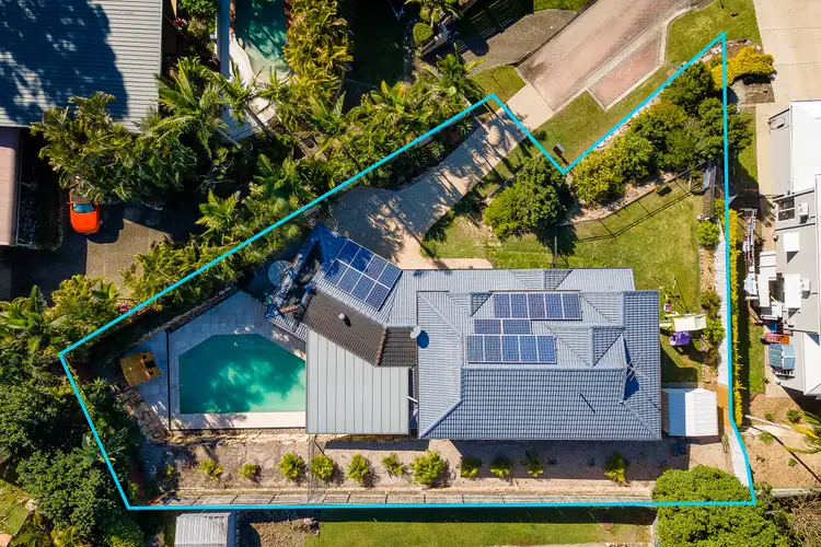 9 Fiddle Court, Arana Hills QLD 4054