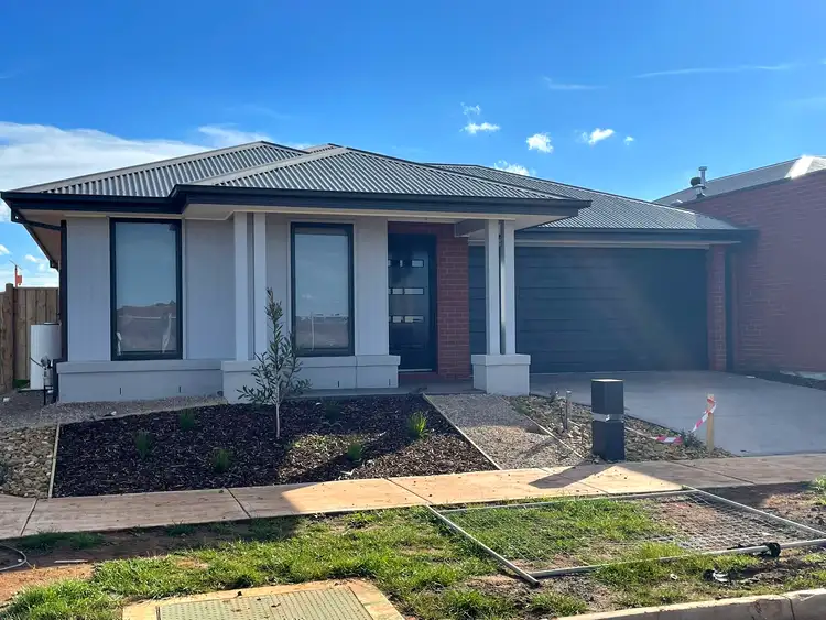 10 Blackscroft Road, Thornhill Park VIC 3335