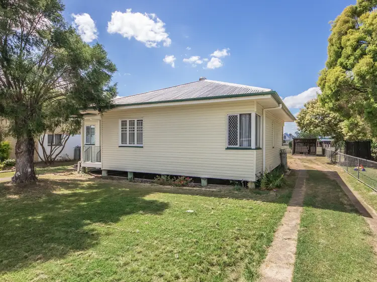 8 William Street, Rosewood QLD 4340