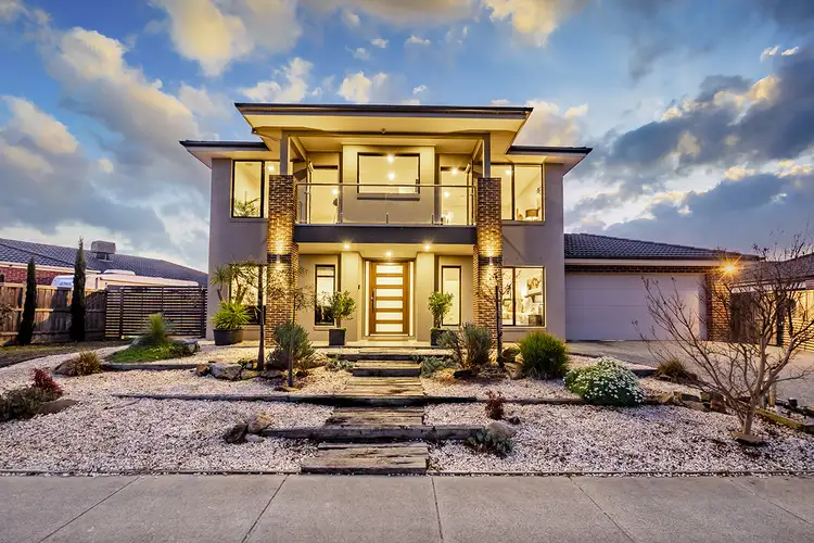 77 Linden Tree Way, Cranbourne North VIC 3977