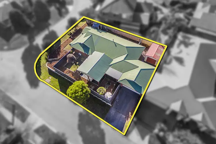 Second view of Homely house listing, 10 Avery Court, Narre Warren VIC 3805