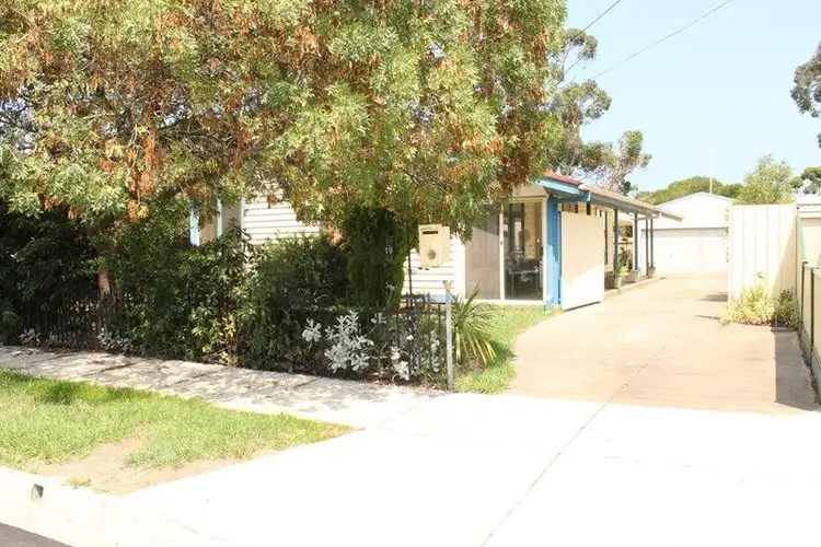 19 Charles Road, Altona VIC 3018