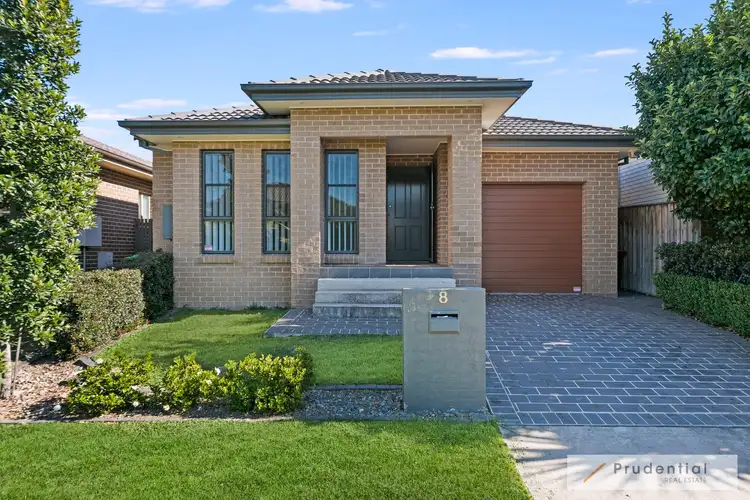 8 McIntyre Circuit, Middleton Grange NSW 2171