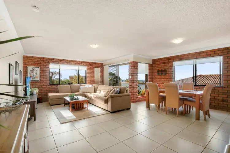 2/17 Dingle Avenue, Kings Beach QLD 4551