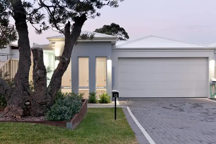 12 Redmond Road, Hamilton Hill WA 6163