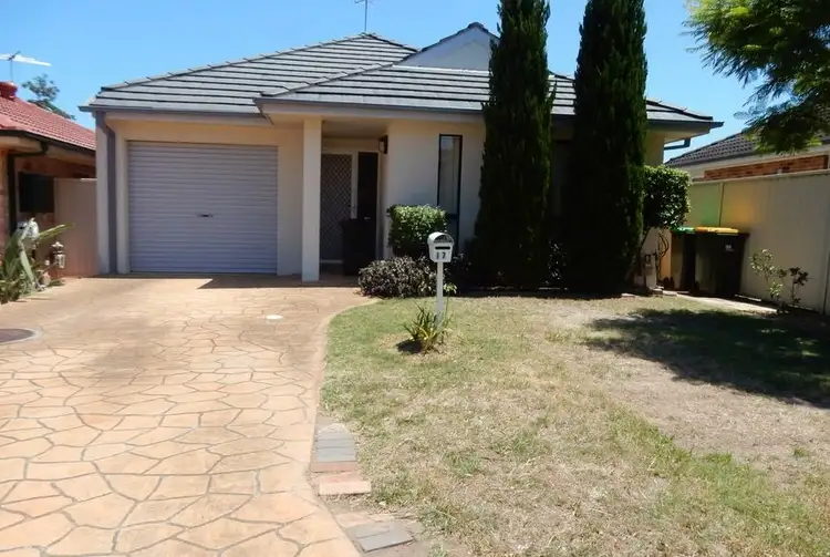 17 Kinchega Court, Wattle Grove NSW 2173