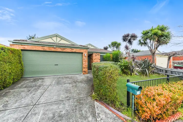 19 Bellbrae Crescent, Cranbourne West VIC 3977