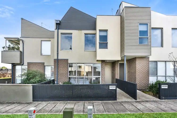 8 Braddon Way, Lynbrook VIC 3975