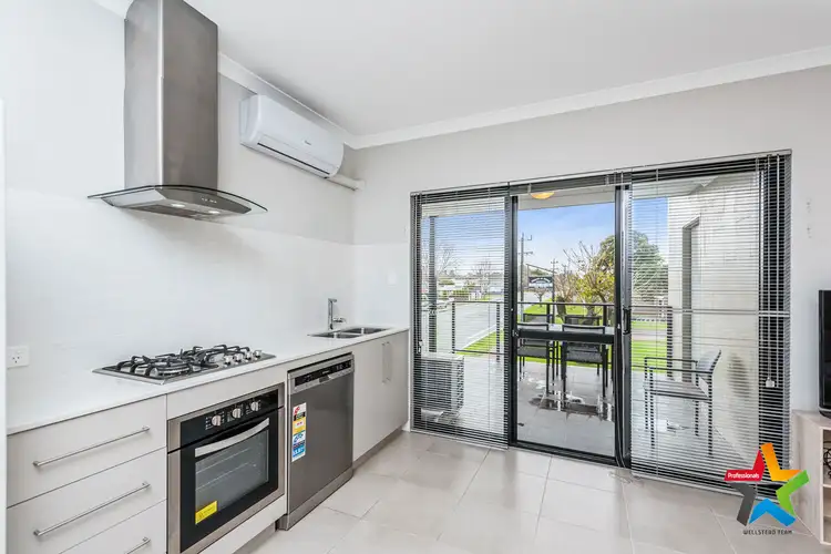 4/4 Broadway, Bassendean WA 6054