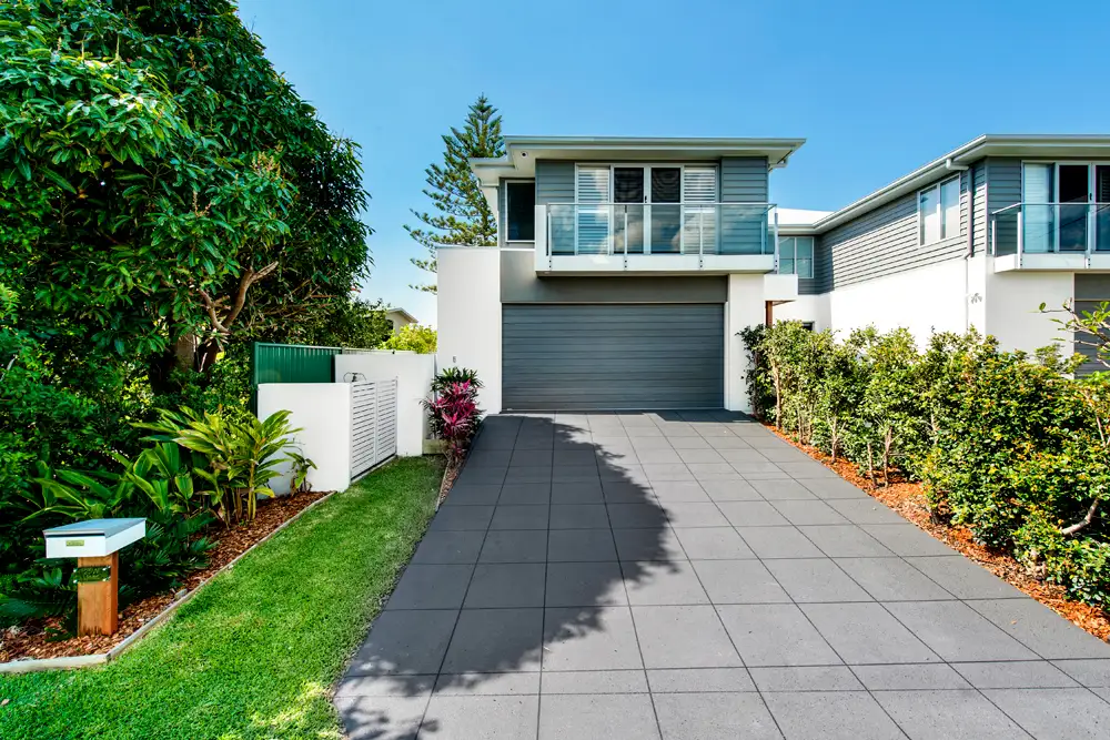 Main view of Homely house listing, 1/25 Rouen Avenue, Paradise Point QLD 4216