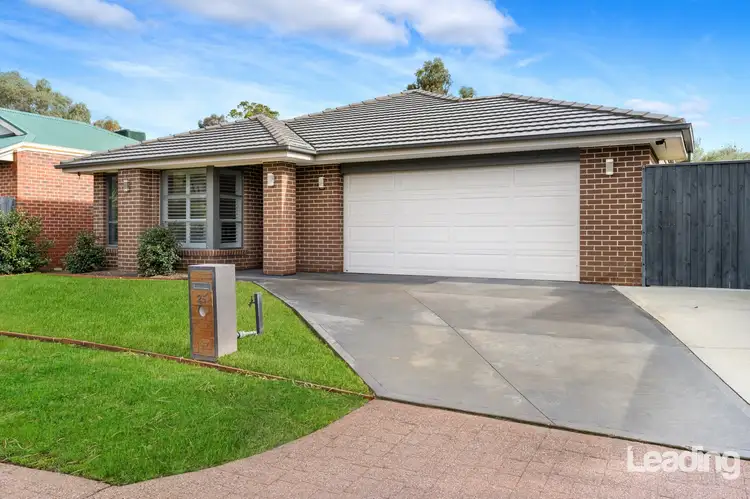 25 Peterhouse Court, Sunbury VIC 3429