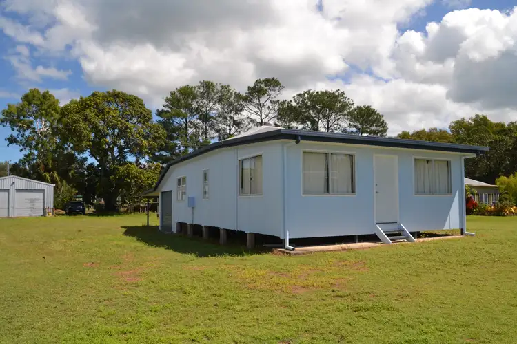 16 Walsh Avenue, Seaforth QLD 4741