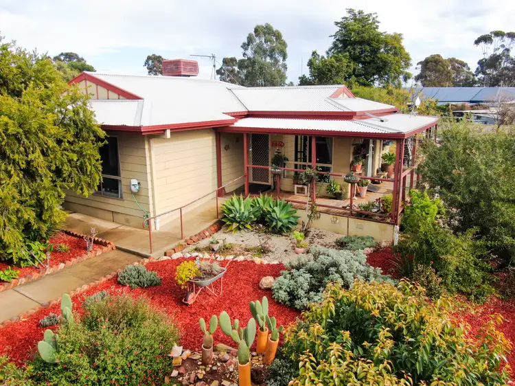 8 Junee Road,, Temora NSW 2666