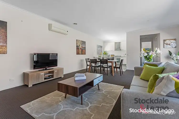 Fifth view of Homely house listing, 8 Highbury Circuit, Craigieburn VIC 3064