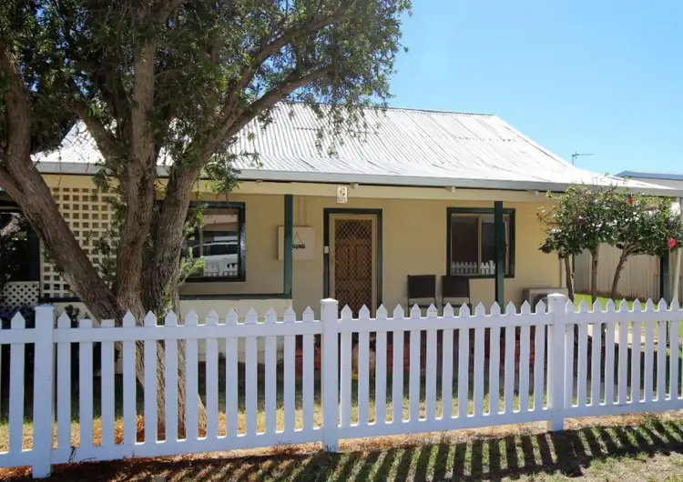 28 Bewsher Street, Moora WA 6510