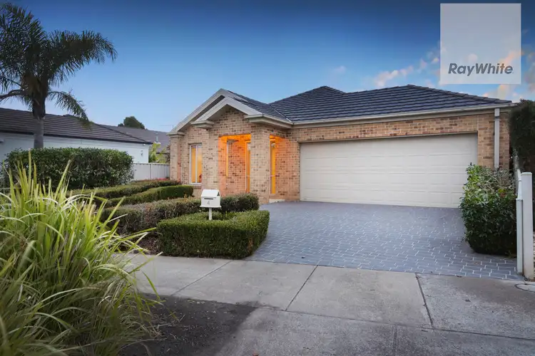 Second view of Homely house listing, 4 Aldercress Close, Craigieburn VIC 3064