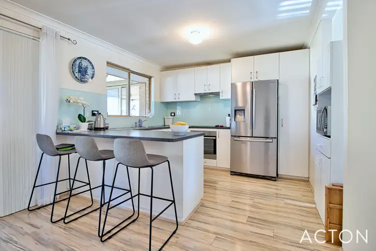 14 Lightfoot Place, Cooloongup WA 6168