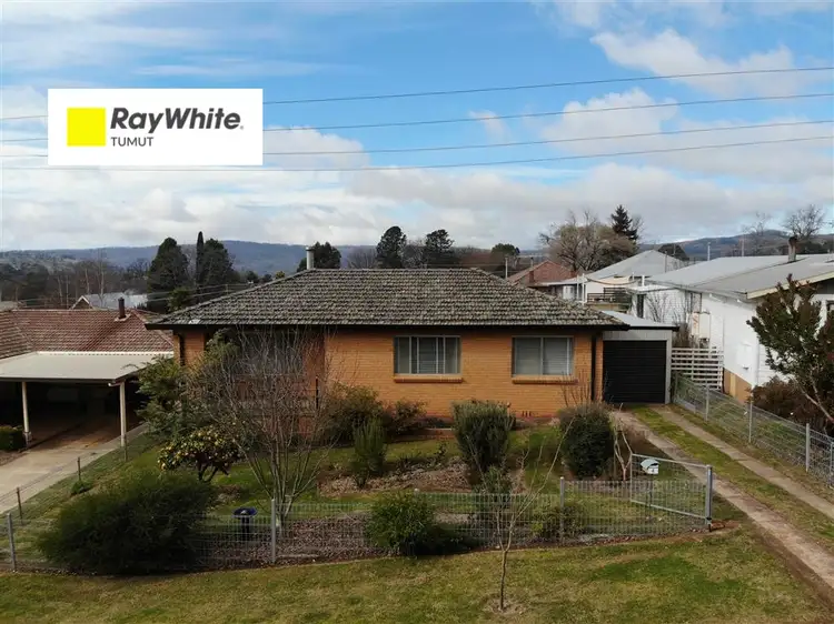 4 Crofton Avenue, Batlow NSW 2730