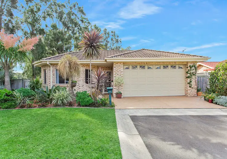 8 Whitely Place, Kanahooka NSW 2530