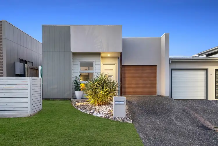 27 Attenborough Circuit, North Lakes QLD 4509