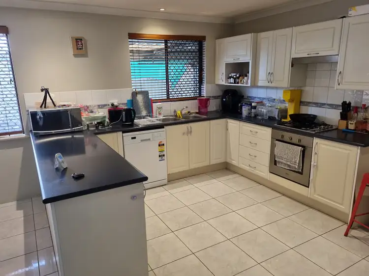 8 Greenway Avenue, Thornlie WA 6108