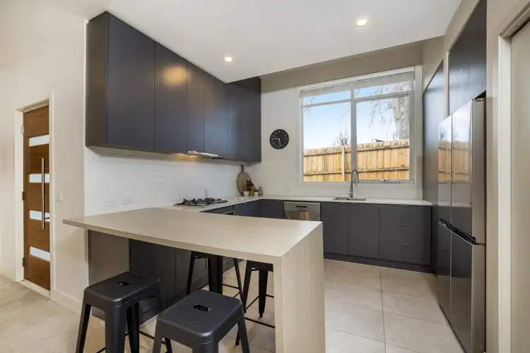 2/6 Rangeview Road, Boronia VIC 3155