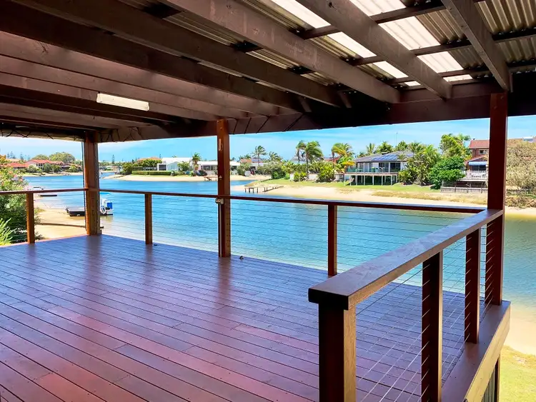 11 Weatherly Avenue, Mermaid Waters QLD 4218