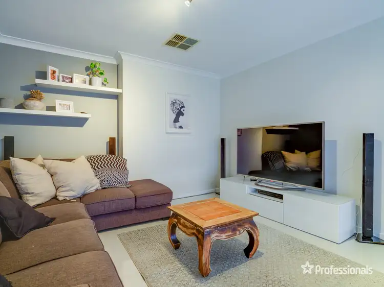 Sixth view of Homely house listing, 2 Lupin Court, Hocking WA 6065