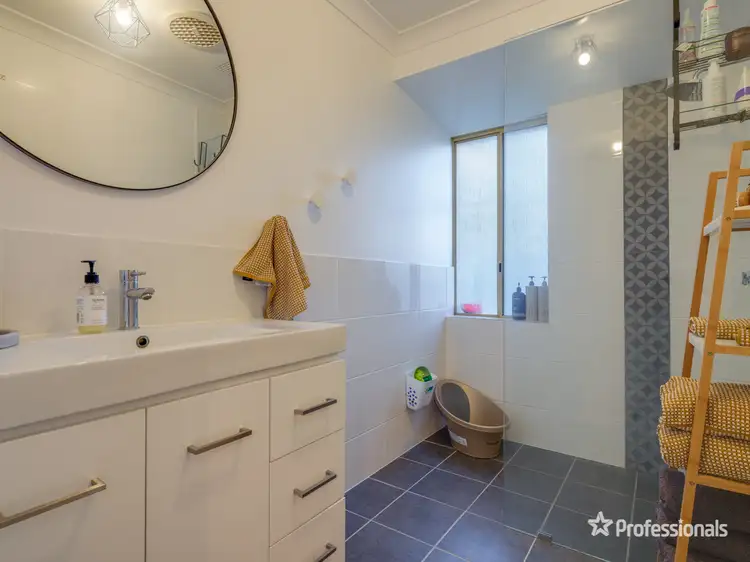 Seventh view of Homely house listing, 2 Lupin Court, Hocking WA 6065