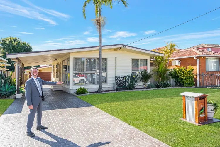 11 Chadwick Crescent, Fairfield West NSW 2165