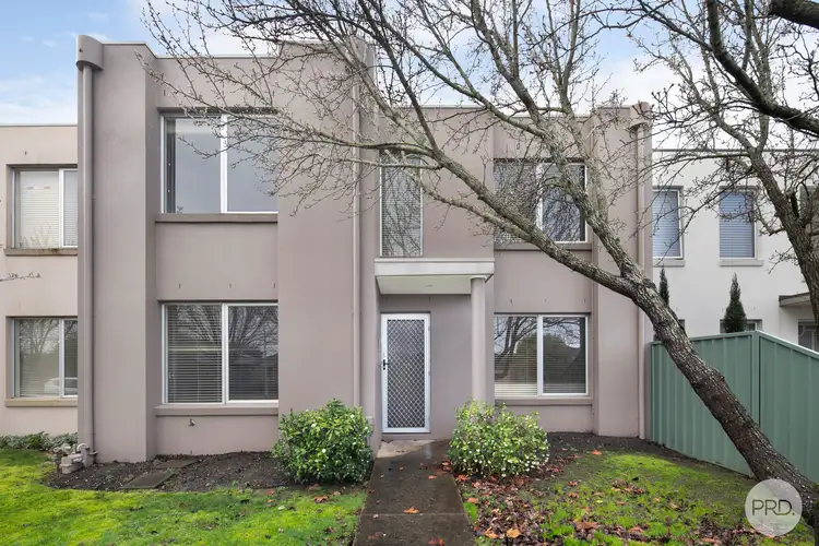 7 Taunton Place, Lake Gardens VIC 3355