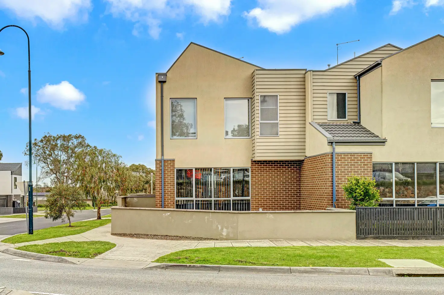 Main view of Homely townhouse listing, 2 Braddon Way, Lynbrook VIC 3975