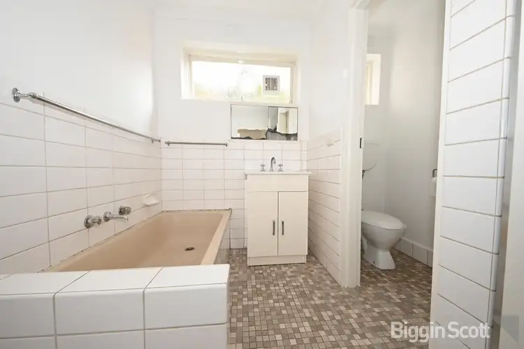 Fifth view of Homely unit listing, 2/15 Royal Avenue, Glen Huntly VIC 3163