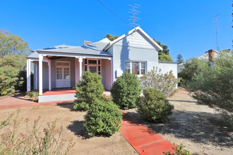 6 Fermoy Ave, Northam WA 6401