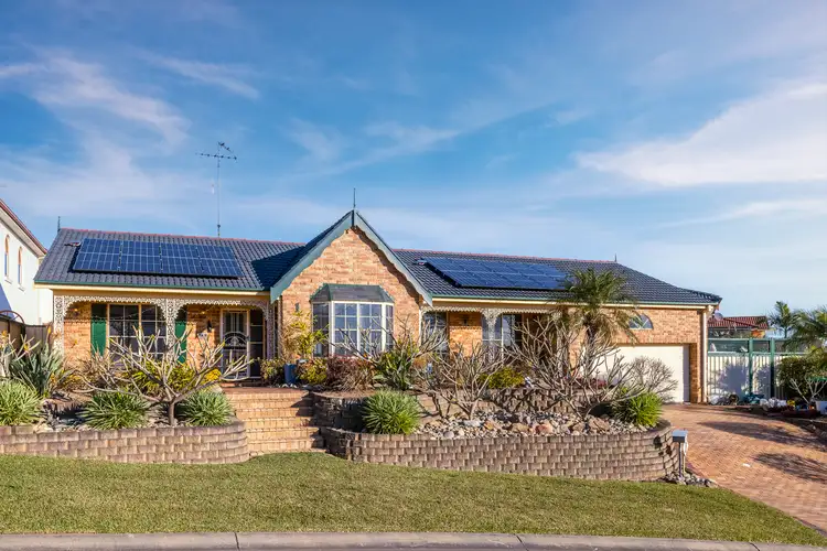 1 Bribie Close, Green Valley NSW 2168