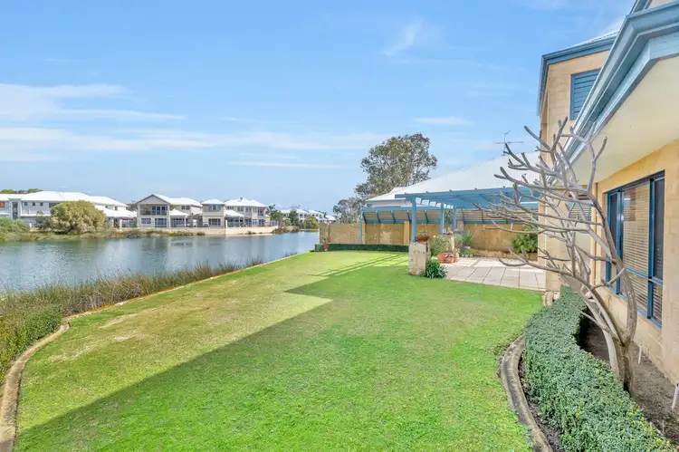 8 Carnarvon Way, Erskine WA 6210