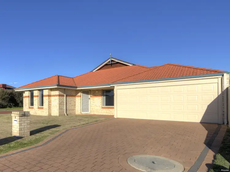 8 Karadong Street, Wattle Grove WA 6107