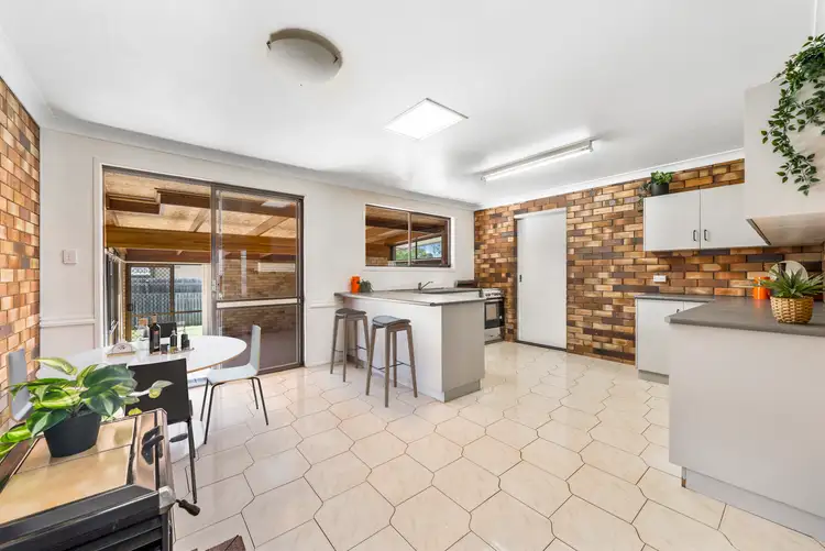 14 Maree Court, Centenary Heights QLD 4350