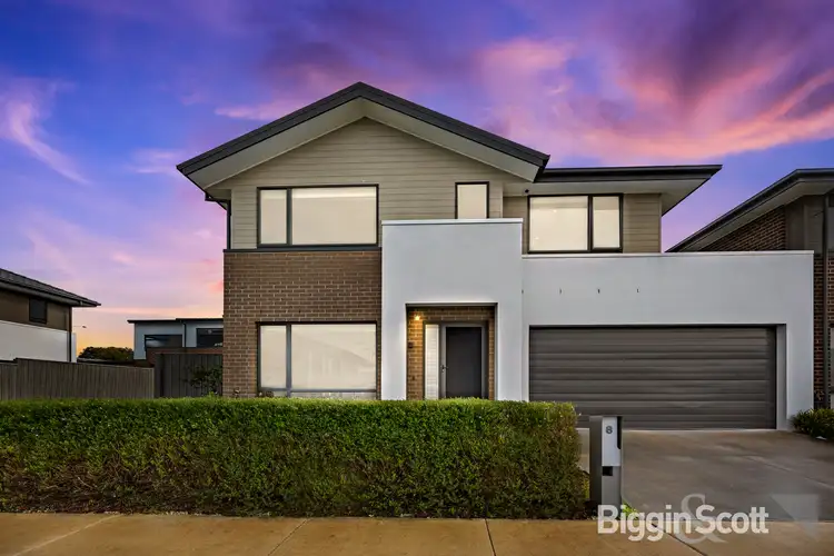 Main view of Homely townhouse listing, 8 Esslemont Way, Wantirna South VIC 3152