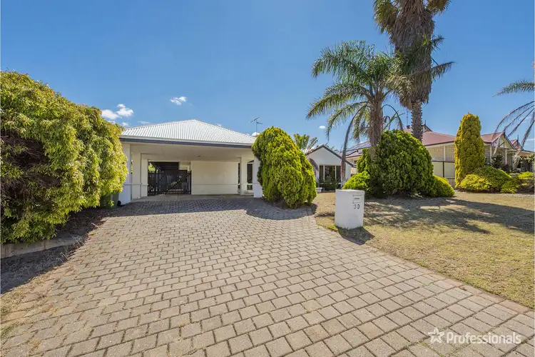 30 Silvertop Ave, Halls Head WA 6210