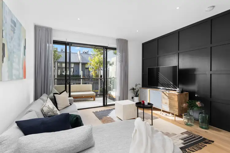 18 Central Park Walk, Cheltenham VIC 3192