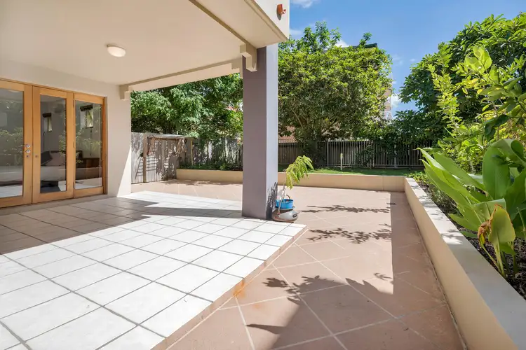 2/19 Britannia Avenue, Broadbeach QLD 4218