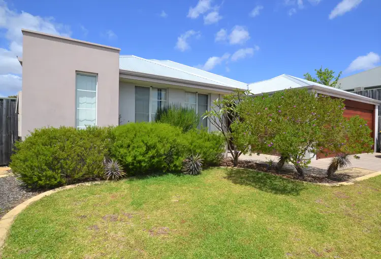 11 Evesham Drive, Ellenbrook WA 6069