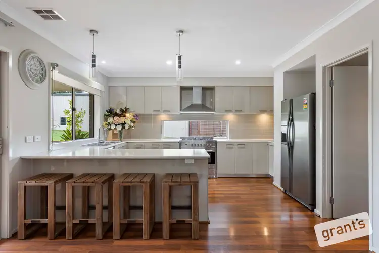 Second view of Homely house listing, 4 Bellavista Court, Narre Warren North VIC 3804